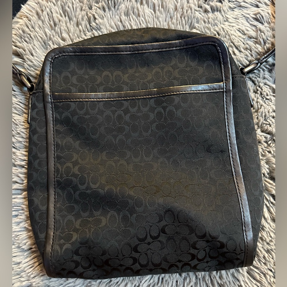 Coach Signature Crossbody Bag Like New Mens/womems - Picture 9 of 9